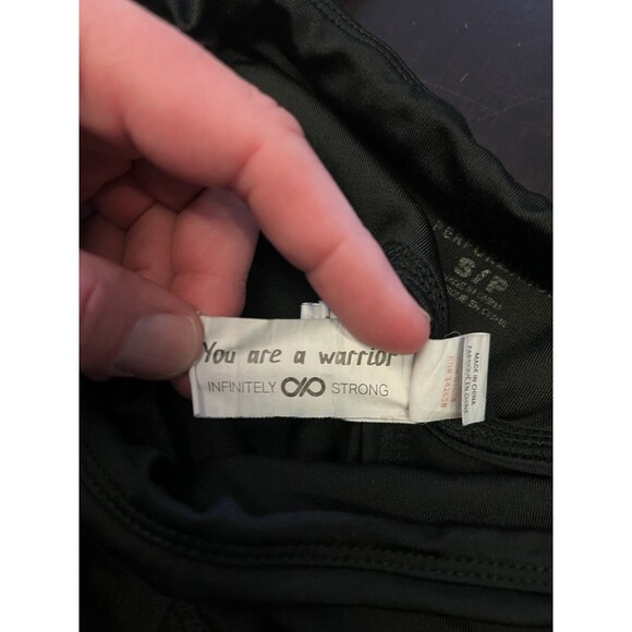 Infinite Performance Women’s Small Athletic Black Shorts Zip Pocket 8” Inseam - Picture 4 of 6